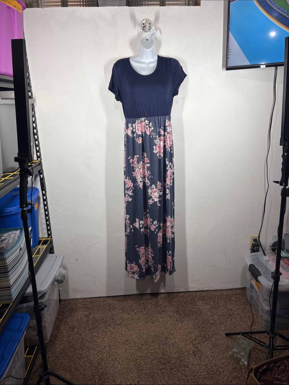 Egy California Navy Floral Short-Sleeve Maxi Dress size large